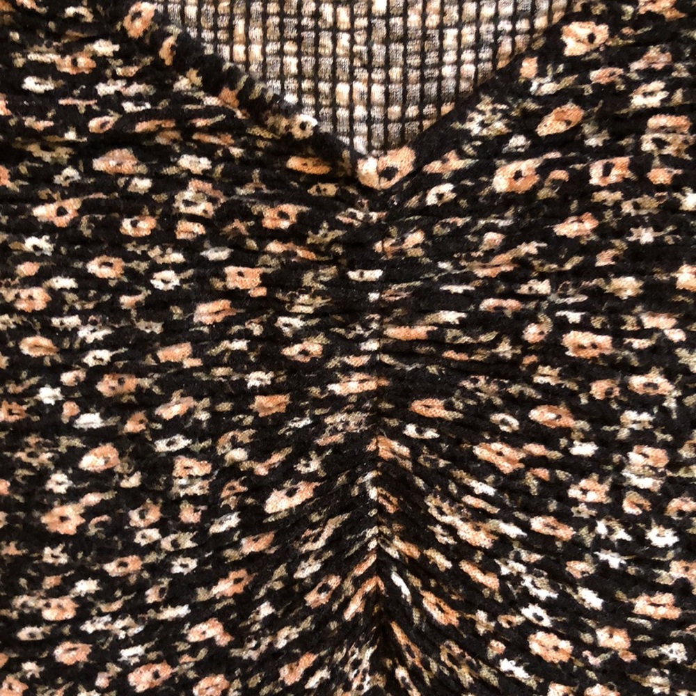 Hollister long sleeve v neck - Picture 3 of 4